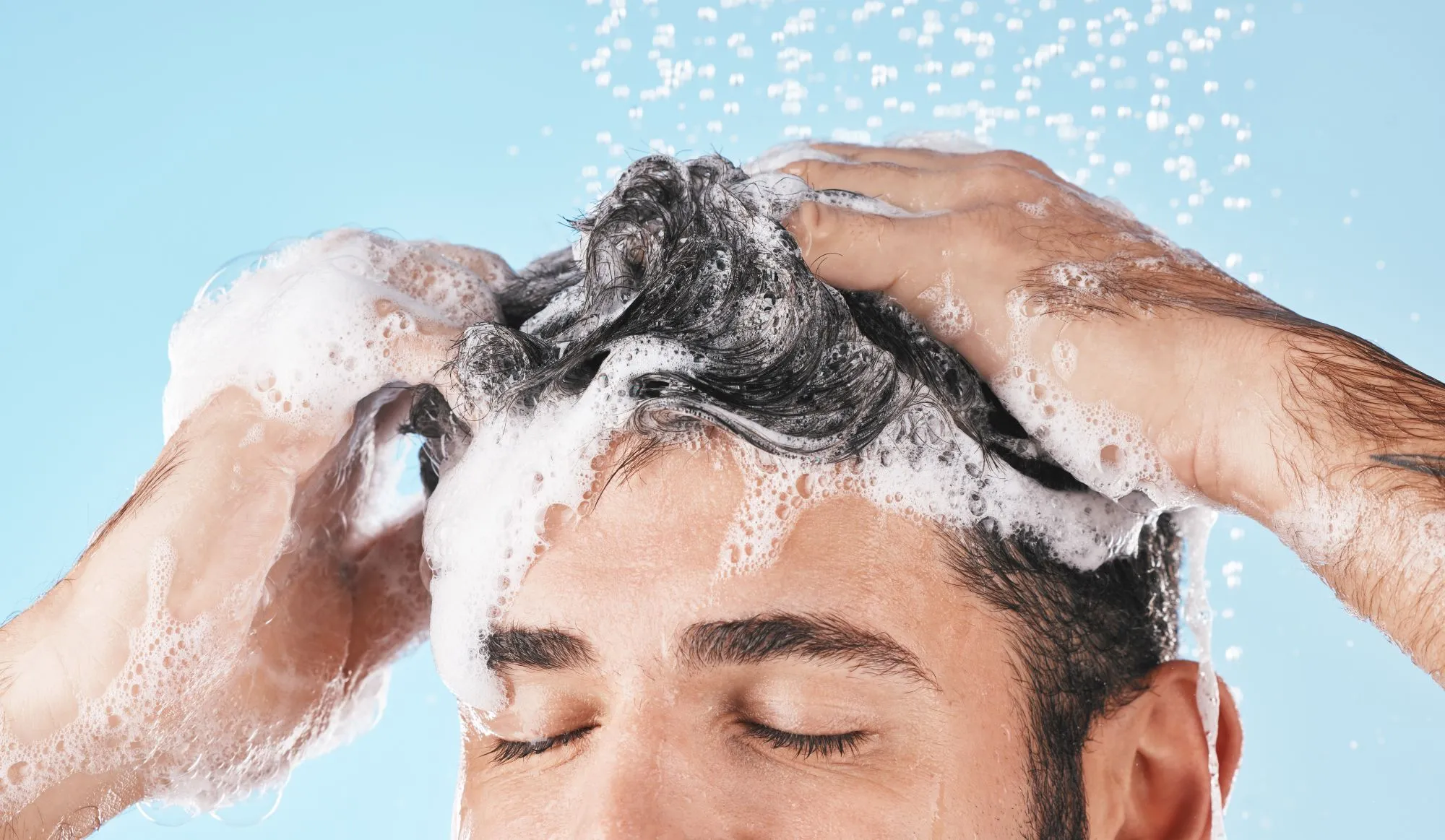 jaki dobrać szampon na smierdzące włosy u męszczyzny