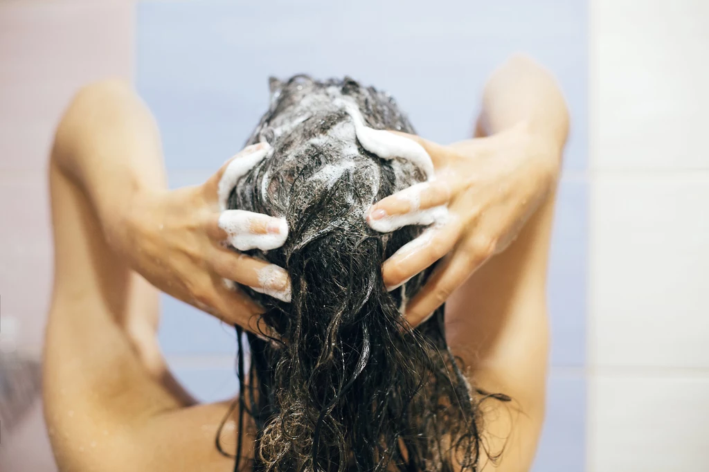 ściąganie koloru z włosów szampon przeciwlupiezowy