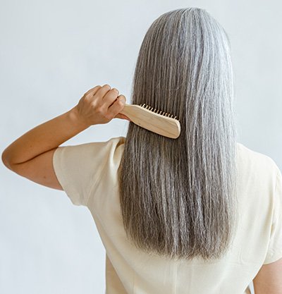 szampon pokrywajacy siwe włosy