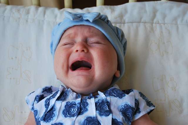 płacz dziecka przy zmianie pieluchy
