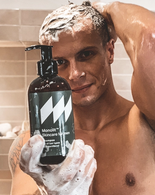 delikatny i naturalny szampon do włosów dla mężczyzn