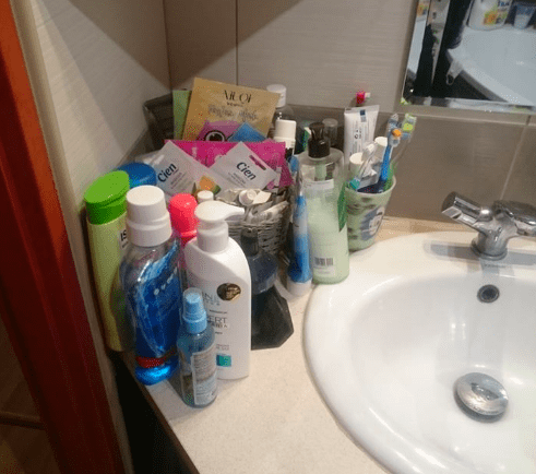 gdzie trzymać szampon w łazience